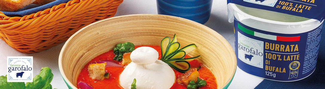 Gazpacho di pomodoro rosso con Burrata 100% Latte di Bufala e crumble di pane